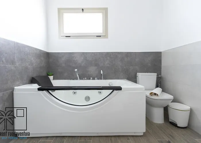 Lola Lajares Irent Fuerteventura ラ・オリーバ