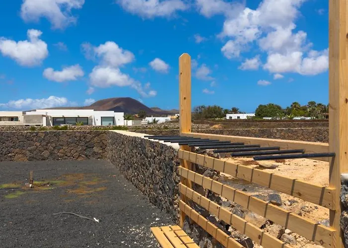 Lola Lajares Irent Fuerteventura * ラ・オリーバ