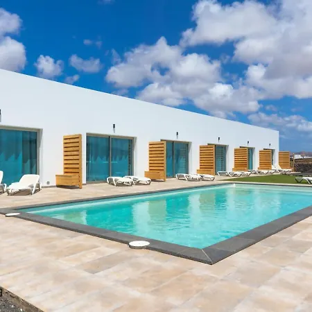 Lola Lajares By Irent Fuerteventura * La Oliva